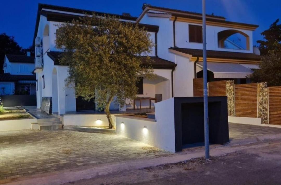 Villa Castanea - Kuca Za Odmor S Bazenom Kukci Bagian luar foto