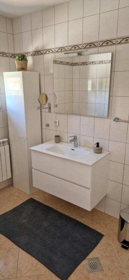 Villa Castanea - Kuca Za Odmor S Bazenom Kukci Bagian luar foto